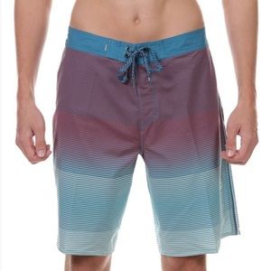 QUICKSILVER Performance Surf Silk Massive Boardshort 20” mid length so 38 NWT